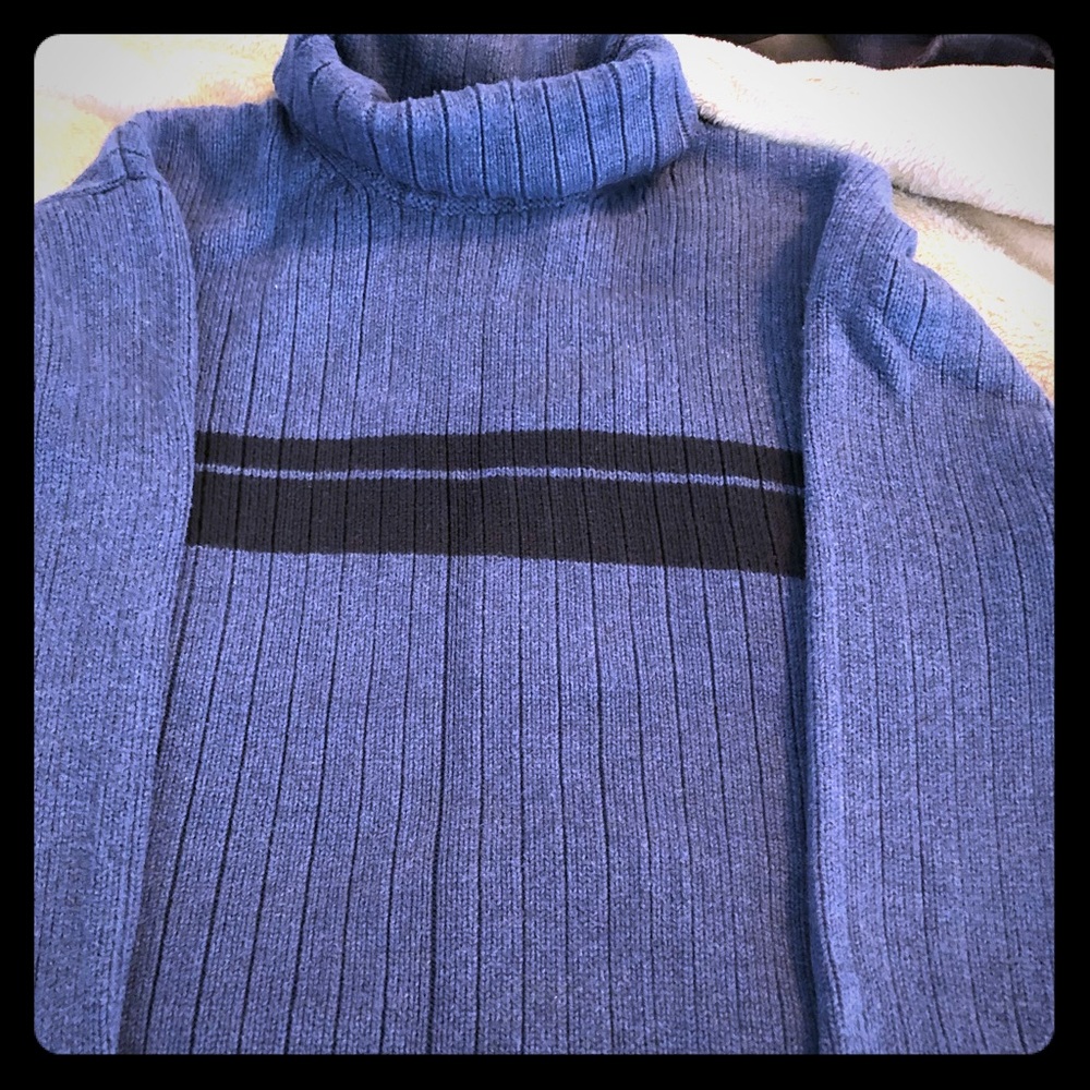 Old Navy turtleneck-sweater